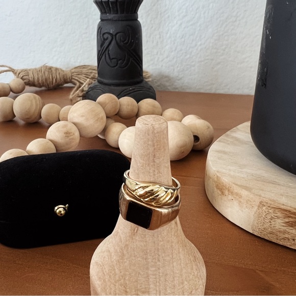 SIGNET RING SET & BOX (BLACK/GOLD) - Picture 4 of 7